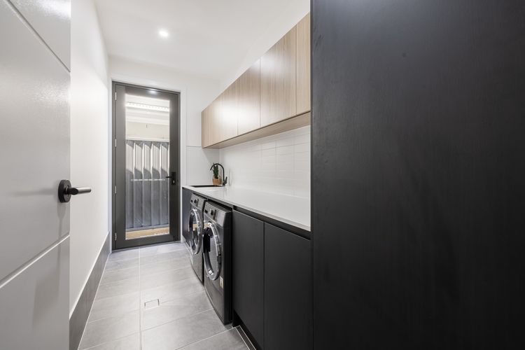 Summer Dayz Shoal Bay, 21B Tomaree Rd – ducted air and WiFi