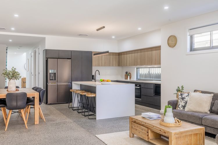 Summer Dayz Shoal Bay, 21B Tomaree Rd – ducted air and WiFi