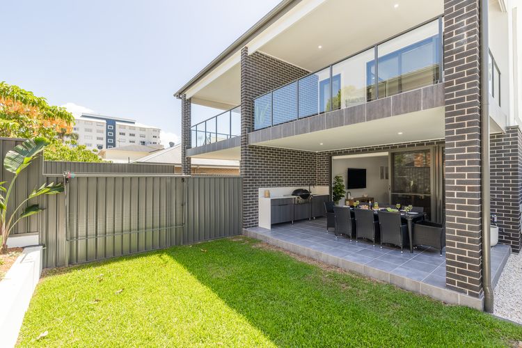 Summer Dayz Shoal Bay, 21B Tomaree Rd – ducted air and WiFi