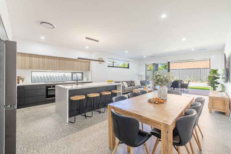 Summer Dayz Shoal Bay, 21B Tomaree Rd – ducted air and WiFi