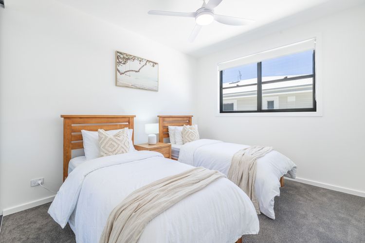 Summer Dayz Shoal Bay, 21B Tomaree Rd – ducted air and WiFi