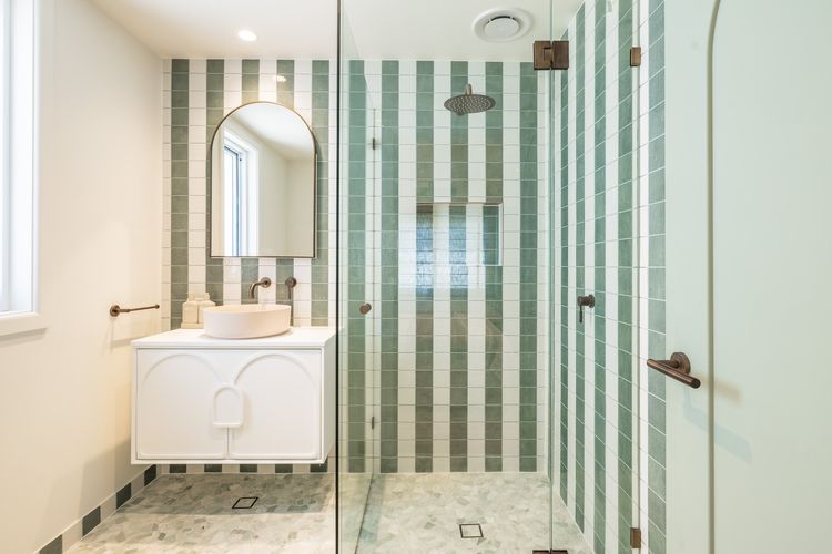 Ornos, 1/14 Market St – ducted air con, cot, highchair, Linen and Bed Making