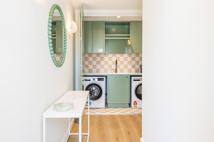 Ornos, 1/14 Market St – ducted air con, cot, highchair, Linen and Bed Making