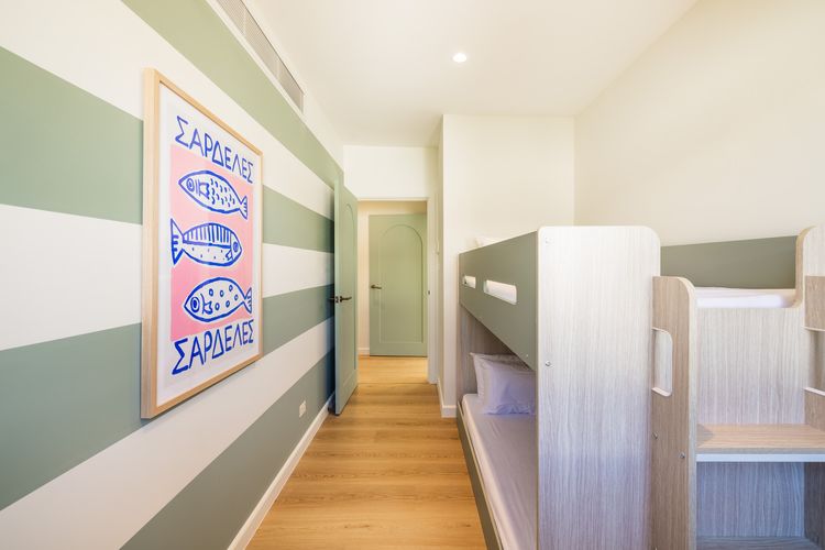 Ornos, 1/14 Market St – ducted air con, cot, highchair, Linen and Bed Making