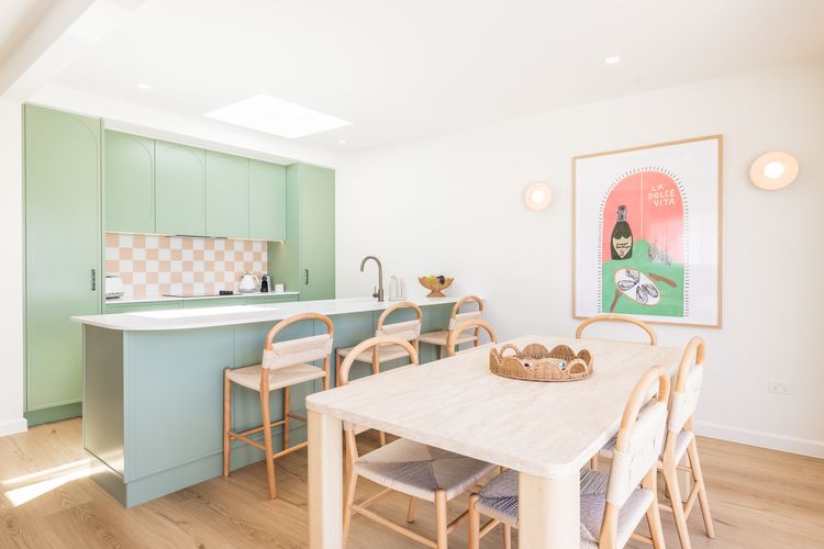 Ornos, 1/14 Market St – ducted air con, cot, highchair, Linen and Bed Making