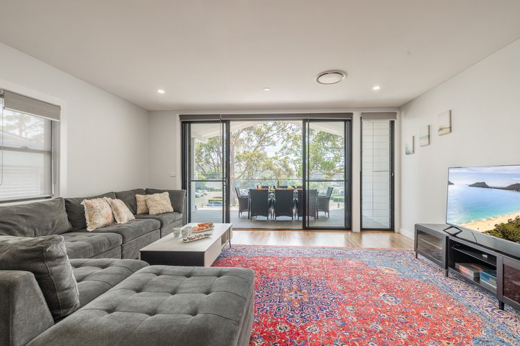 The Sweet Escape, 119B Shoal Bay Rd – location, air con, linen, Wi-Fi