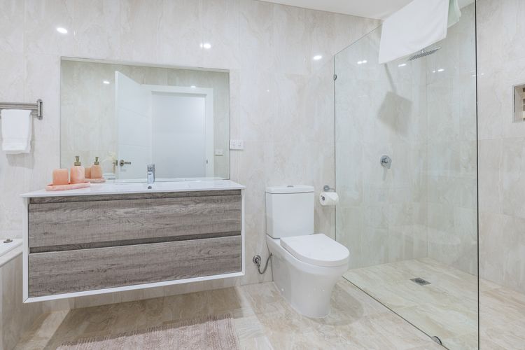 The Sweet Escape, 119B Shoal Bay Rd – location, air con, linen, Wi-Fi