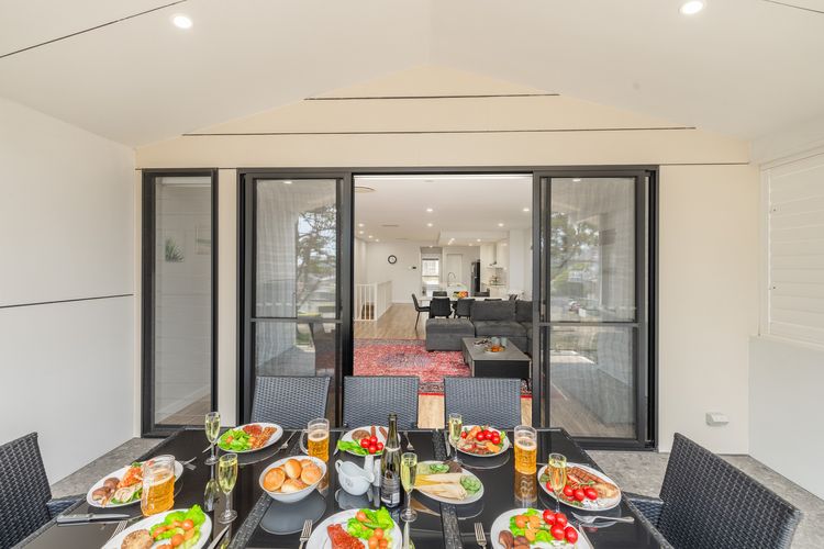 The Sweet Escape, 119B Shoal Bay Rd – location, air con, linen, Wi-Fi