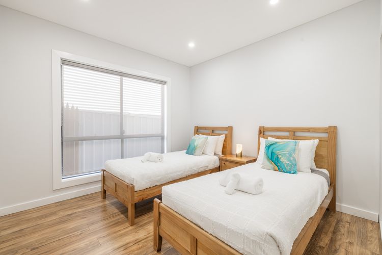 The Sweet Escape, 119B Shoal Bay Rd – location, air con, linen, Wi-Fi