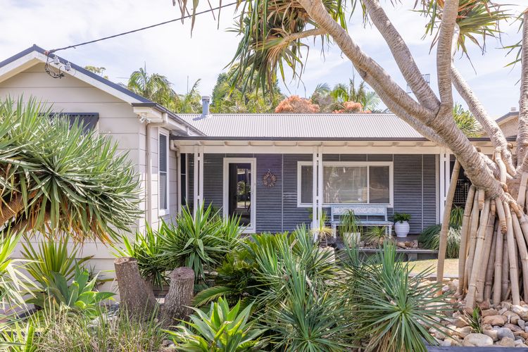 Retreat at Nelson, 2 Hough St – air conditioned, Wi-Fi, Linen and Bed Making