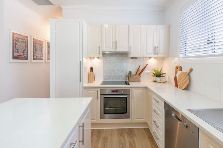 Retreat at Nelson, 2 Hough St – air conditioned, Wi-Fi, Linen and Bed Making