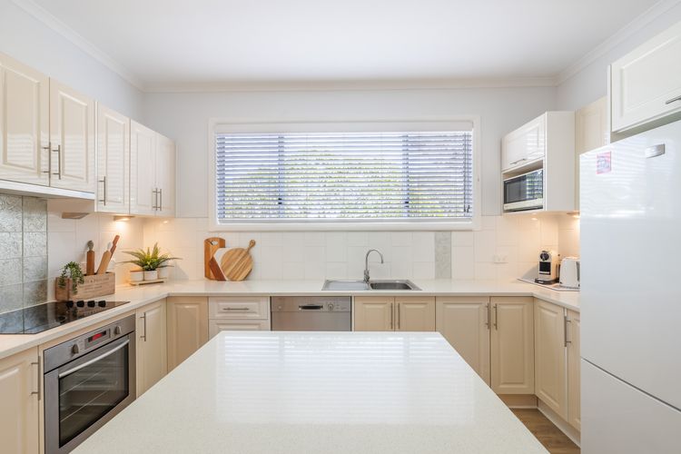 Retreat at Nelson, 2 Hough St – air conditioned, Wi-Fi, Linen and Bed Making