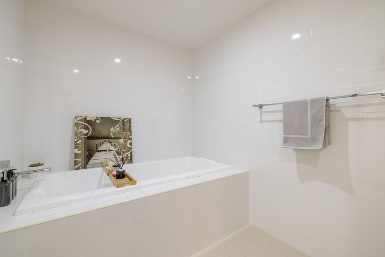 Living the dream, 7a Sandy Point Rd – views, air con, linen