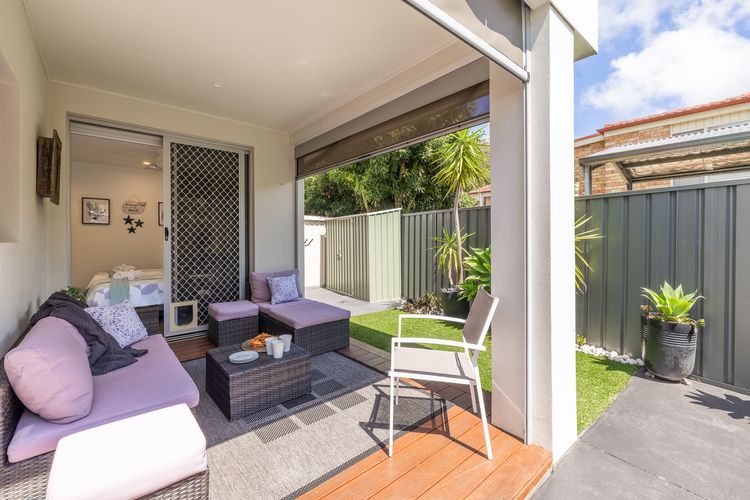 Living the dream, 7a Sandy Point Rd – views, air con, linen