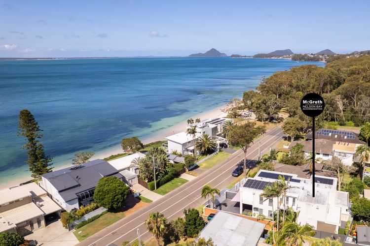 Living the dream, 7a Sandy Point Rd – views, air con, linen