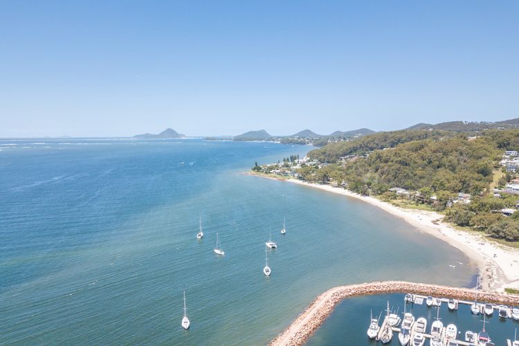 Living the dream, 7a Sandy Point Rd – views, air con, linen