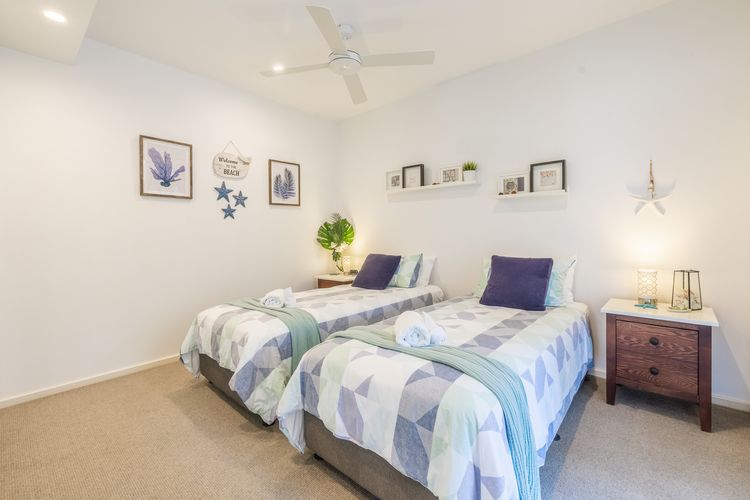 Living the dream, 7a Sandy Point Rd – views, air con, linen