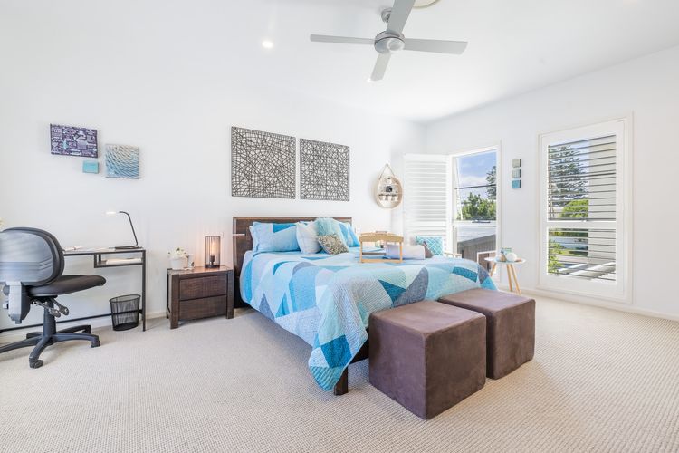 Living the dream, 7a Sandy Point Rd – views, air con, linen