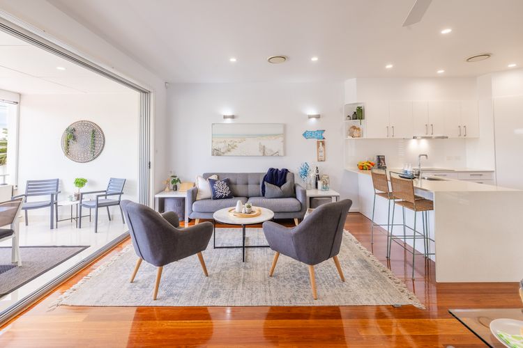 Living the dream, 7a Sandy Point Rd – views, air con, linen