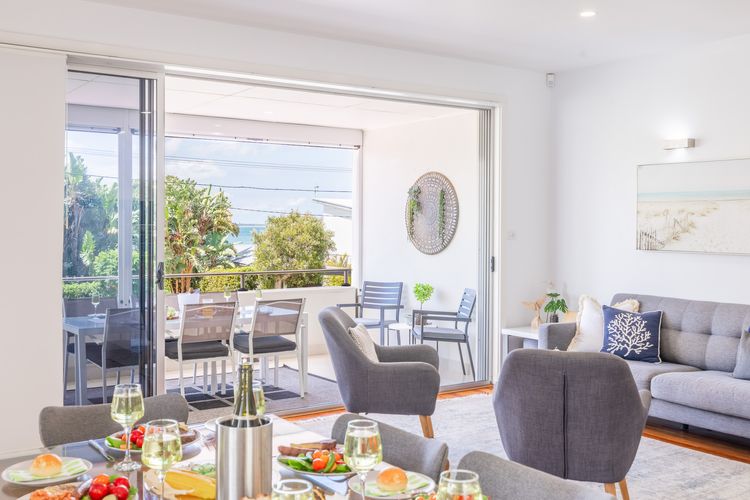 Living the dream, 7a Sandy Point Rd – views, air con, linen