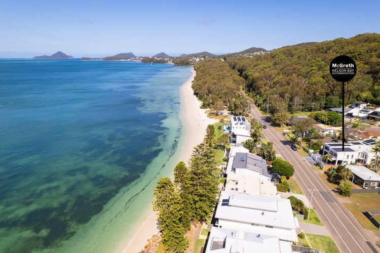Living the dream, 7a Sandy Point Rd – views, air con, linen