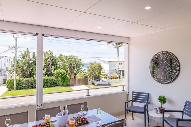 Living the dream, 7a Sandy Point Rd – views, air con, linen