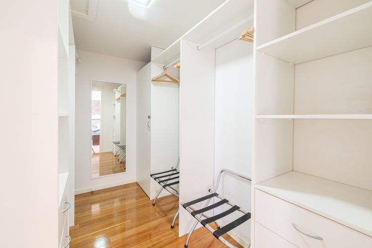 Living the dream, 7a Sandy Point Rd – views, air con, linen