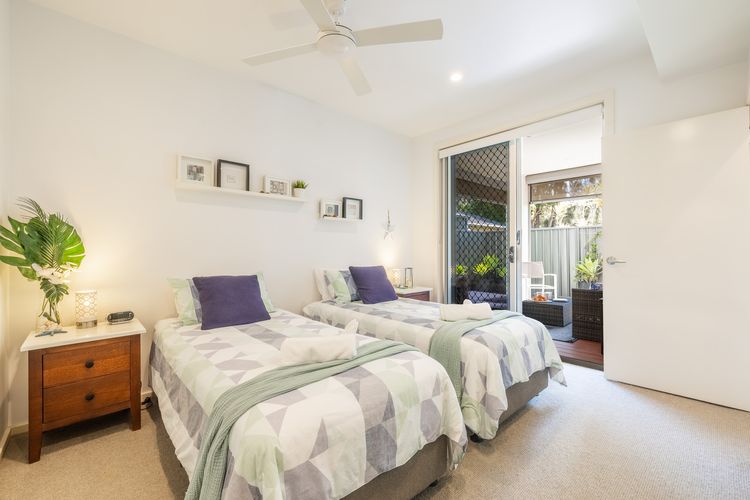 Living the dream, 7a Sandy Point Rd – views, air con, linen