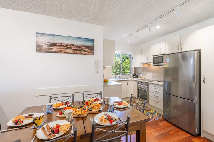 Gretel Lodge , 3/1 Gretel Cl – Between Beaches with air con, linen and Wi-Fi