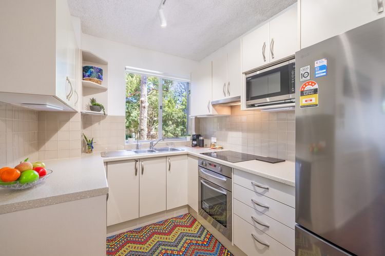 Gretel Lodge , 3/1 Gretel Cl – Between Beaches with air con, linen and Wi-Fi