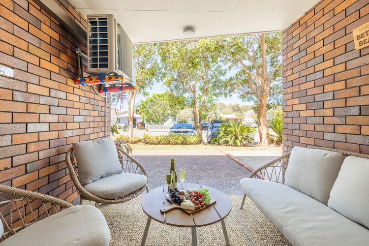 Gretel Lodge , 3/1 Gretel Cl – Between Beaches with air con, linen and Wi-Fi