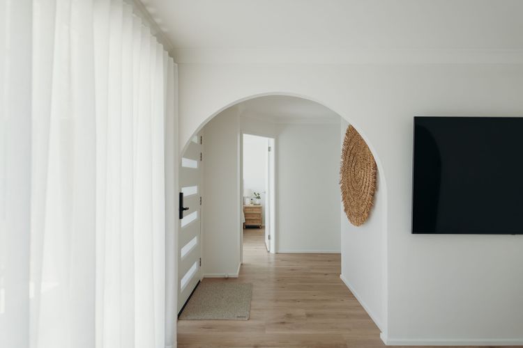 Bay House Shoal Bay, 36 Government Rd – ducted air conditioning, boat parking, linen and only 450 metres to the water