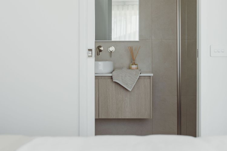 Bay House Shoal Bay, 36 Government Rd – ducted air conditioning, boat parking, linen and only 450 metres to the water