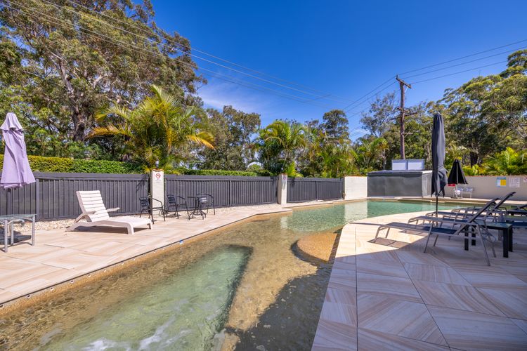 Nelson Bay Breeze Apartments, 33/1 Trafalgar St – Aircon, Wi-Fi, Linen, Pool