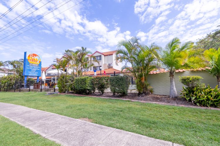 Nelson Bay Breeze Apartments, 33/1 Trafalgar St – Aircon, Wi-Fi, Linen, Pool