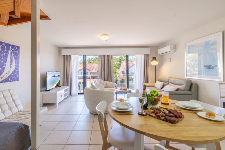 Nelson Bay Breeze Apartments, 33/1 Trafalgar St – Aircon, Wi-Fi, Linen, Pool