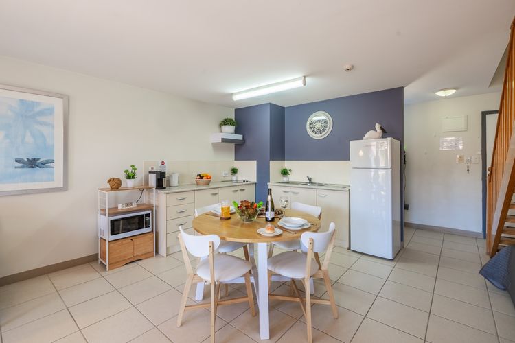 Nelson Bay Breeze Apartments, 33/1 Trafalgar St – Aircon, Wi-Fi, Linen, Pool