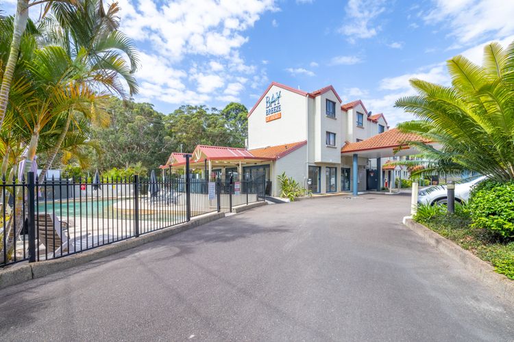 Nelson Bay Breeze Apartments, 33/1 Trafalgar St – Aircon, Wi-Fi, Linen, Pool