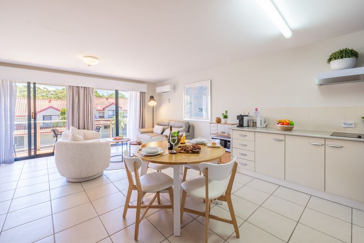 Nelson Bay Breeze Apartments, 33/1 Trafalgar St – Aircon, Wi-Fi, Linen, Pool