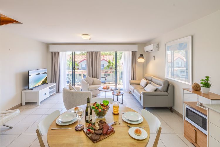 Nelson Bay Breeze Apartments, 33/1 Trafalgar St – Aircon, Wi-Fi, Linen, Pool