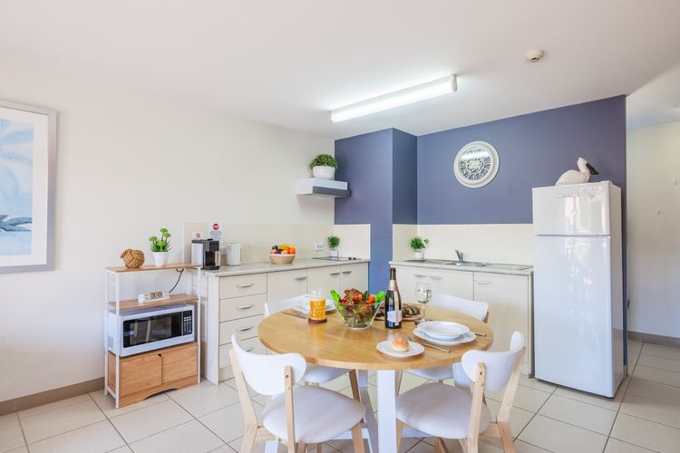 Nelson Bay Breeze Apartments, 33/1 Trafalgar St – Aircon, Wi-Fi, Linen, Pool