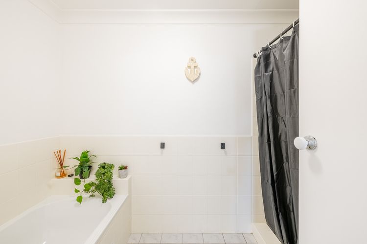 Cottage Court, 3/6-10 Weatherly Cl – Air Con, WiFi, Garage Parking