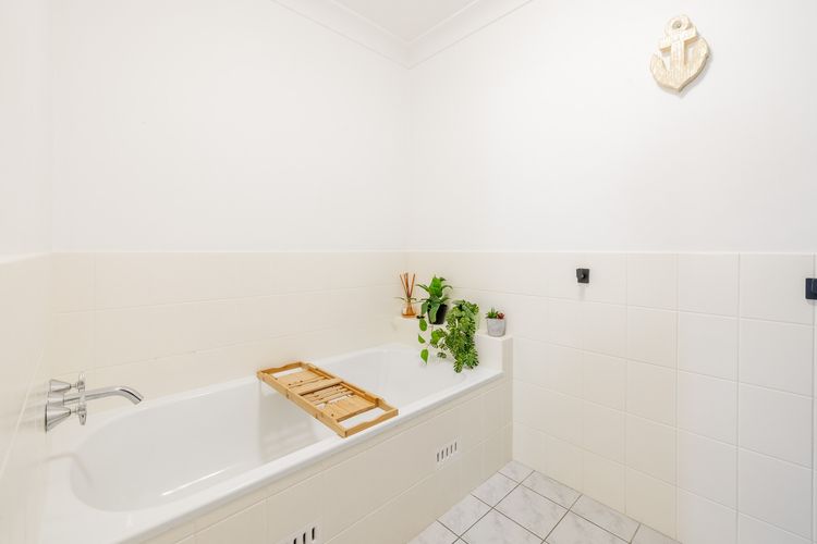 Cottage Court, 3/6-10 Weatherly Cl – Air Con, WiFi, Garage Parking