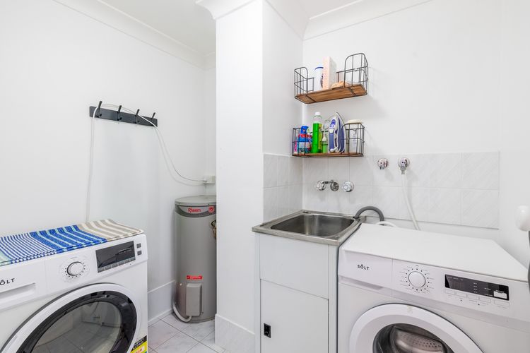 Cottage Court, 3/6-10 Weatherly Cl – Air Con, WiFi, Garage Parking