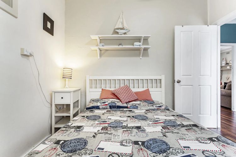 Oscar’s Beach House, 14 Tomaree Rd – pet friendly, air con, Wi-Fi, Linen