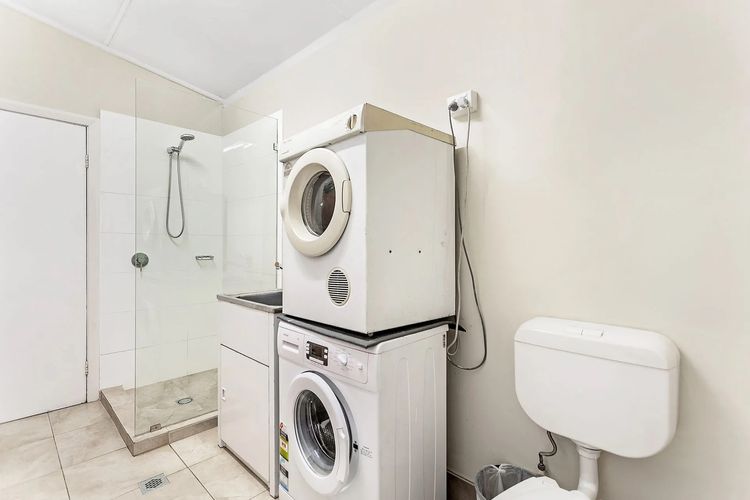 Oscar’s Beach House, 14 Tomaree Rd – pet friendly, air con, Wi-Fi, Linen