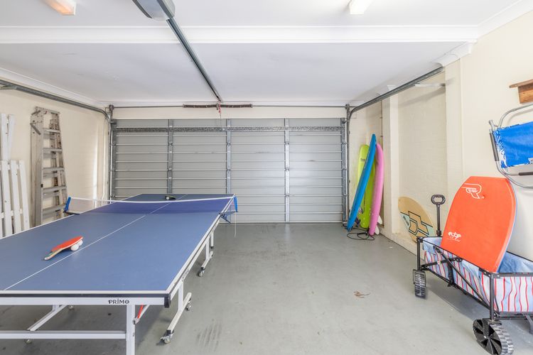 Sandcastles, 1/8 Ala Moana Way – air conditioned townhouse with Wi-Fi and Complex Pool