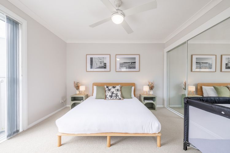 Sandcastles, 1/8 Ala Moana Way – air conditioned townhouse with Wi-Fi and Complex Pool