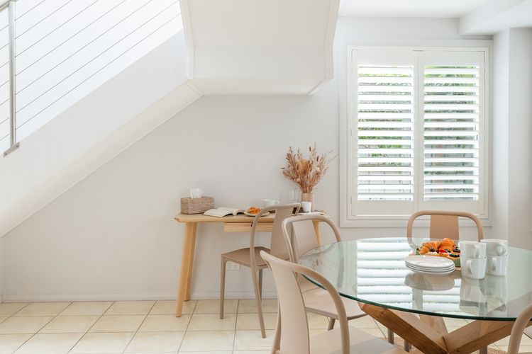 Sandcastles, 1/8 Ala Moana Way – air conditioned townhouse with Wi-Fi and Complex Pool