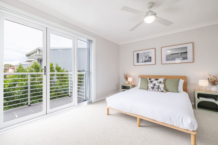 Sandcastles, 1/8 Ala Moana Way – air conditioned townhouse with Wi-Fi and Complex Pool